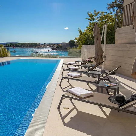 3 Bedroom Front In Krk