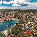 Apartmán 3 Bedroom Front In Krk *