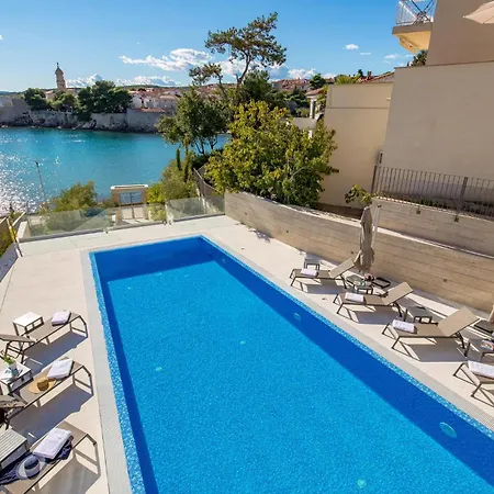 3 Bedroom Front In Krk Apartment *