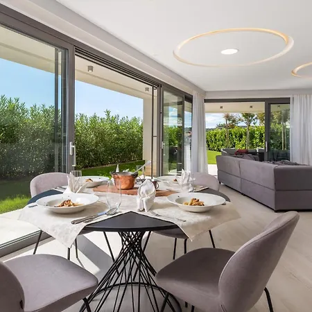 Amazing In Krk With Kitchen קרק