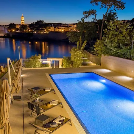 3 Bedroom Front In Krk Apartment *