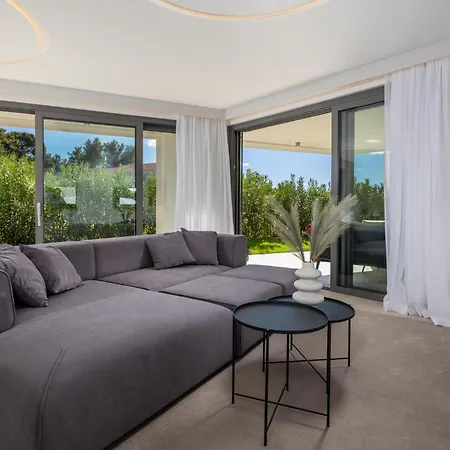 3 Bedroom Front In Krk Apartment *