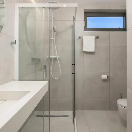 3 Bedroom Front In Krk Apartment *